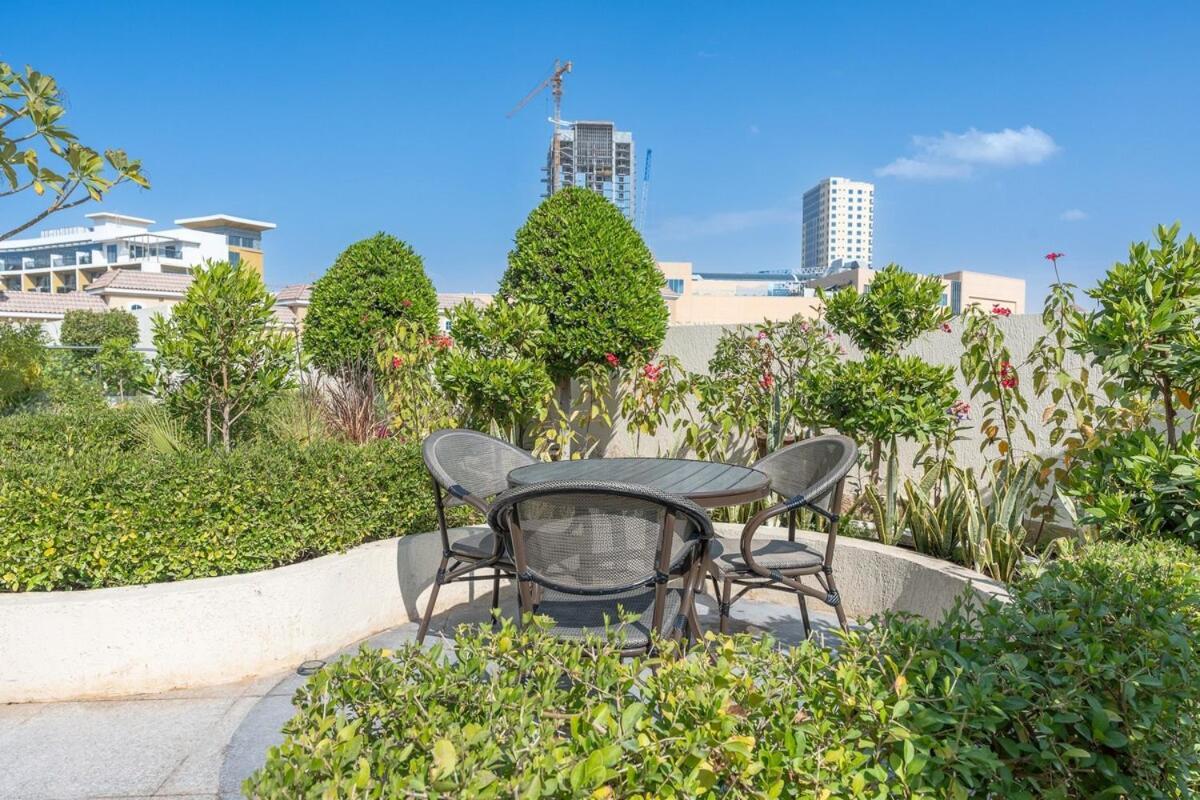 Homey Stylish Studio Perfect For 4 In Jvc Apartment