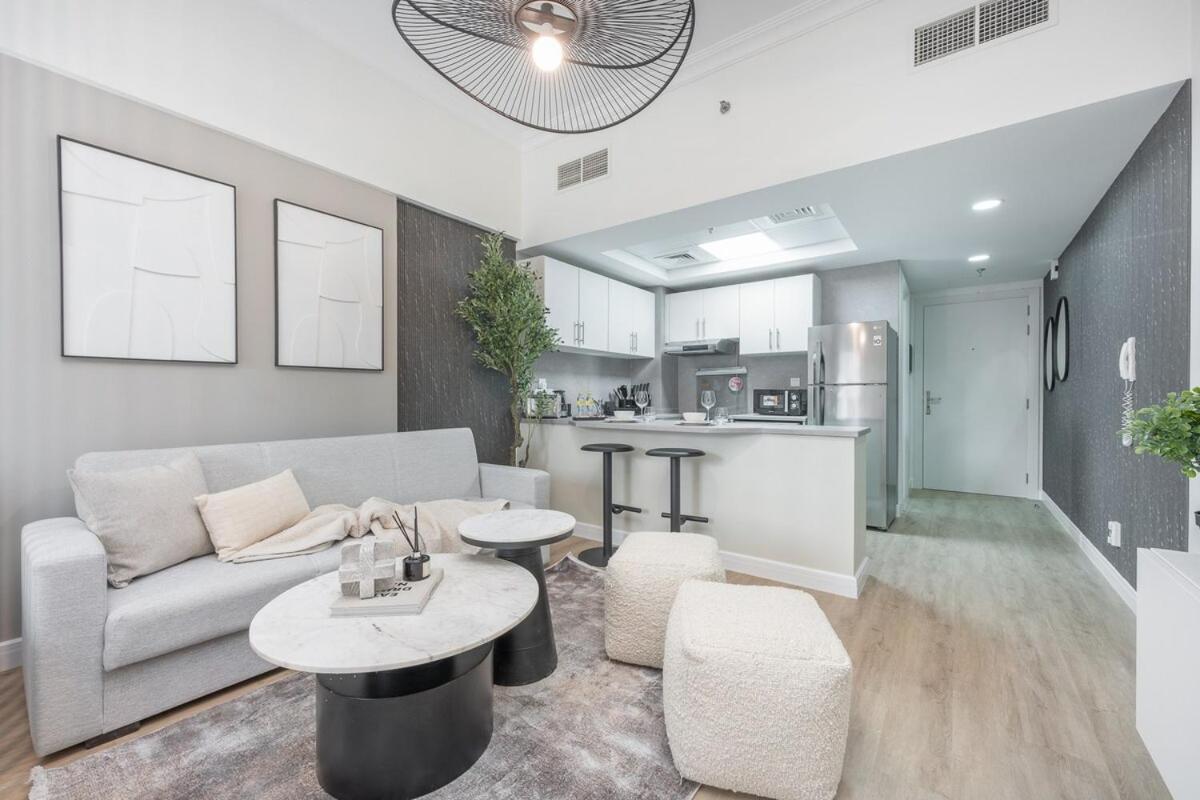 Homey Stylish Studio Perfect For 4 In Jvc *