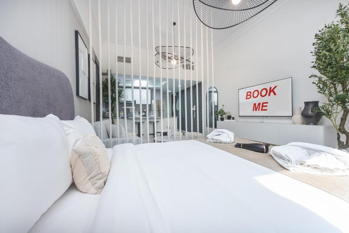 Homey Stylish Studio Perfect For 4 In Jvc